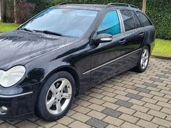 Schwarz Gebraucht 2006 Mercedes 230 Kombi | 4.440 €