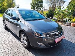 Grau Gebraucht 2010 Opel Astra Innovation Kombi | 5.300 € (Etwas zu teuer)
