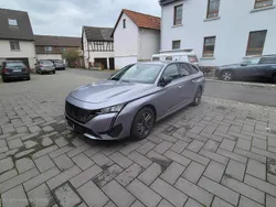 Grau Gebraucht 2024 Peugeot 308 Allure Kombi | 20.500 €