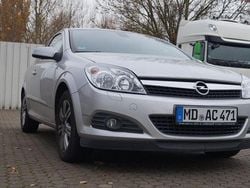 Silber Gebraucht 2009 Opel Astra GTC Edition Limousine | 3.200 € (Guter Preis)