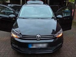 Schwarz Gebraucht 2016 VW Touran Van / Kleinbus | 12.500 € (Fairer Preis)