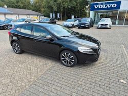 Black stone Gebraucht 2018 Volvo V40 Momentum Kombi | 18.490 € (Teuer)
