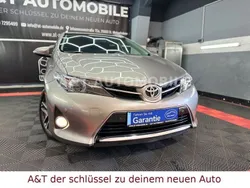 Silber Gebraucht 2015 Toyota Auris Touring Sports Comfort Kombi | 13.290 € (Fairer Preis)