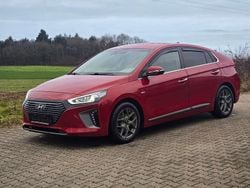 Fiery red / met Gebraucht 2019 Hyundai Ioniq Premium Kleinwagen | 12.890 €