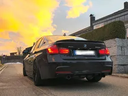 Schwarz Gebraucht 2025 BMW 335 Limousine | 26.999 €