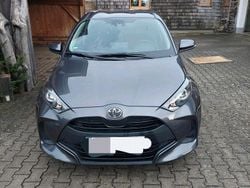 Grau Gebraucht 2022 Toyota Yaris Kleinwagen | 10.990 € (Guter Preis)