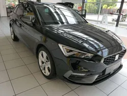 Mitternachtsschwarz Gebraucht 2024 Seat Leon Kombi | 30.980 € (Etwas zu teuer)