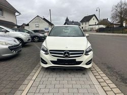 Weiß Gebraucht 2015 Mercedes B180 Van / Kleinbus | 9.900 € (Superpreis)