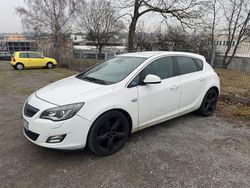Weiß Gebraucht 2010 Opel Astra Sport Limousine | 3.300 € (Fairer Preis)