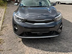 Grau Gebraucht 2018 Kia Stonic Platinum Edition SUV | 9.900 € (Guter Preis)