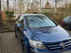 Blau Gebraucht 2005 VW Golf IV Kleinwagen | 2.500 € (Etwas zu teuer)
