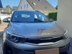 Grau Gebraucht 2024 Kia Stonic Vision SUV | 17.900 € (Fairer Preis)