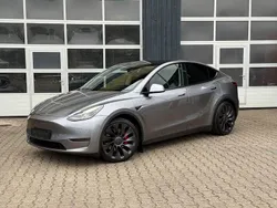 Grau Gebraucht 2023 Tesla Model Y Performance SUV | 46.410 € (Teuer)