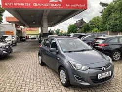 Grau Gebraucht 2014 Hyundai i20 Edition Limousine | 4.990 € (Fairer Preis)