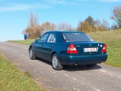 Grün Gebraucht 1996 Mercedes C180 Elegance Limousine | 1.800 € (Superpreis)