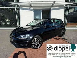 Deep black perleffekt (metallic) Gebraucht 2019 VW Golf VII Join Limousine | 15.880 € (Guter Preis)