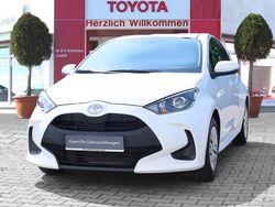 Weiß Gebraucht 2022 Toyota Yaris Basis Limousine | 13.490 € (Fairer Preis)