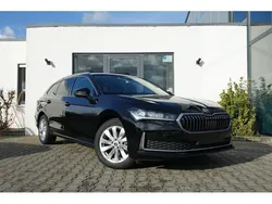 Onyx schwarz metallic Gebraucht 2024 Skoda Superb Selection Kombi | 36.870 € (Guter Preis)