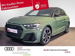 Distriktgrün metallic mythosschwarz metallic Gebraucht 2024 Audi A1 Sportback S-Line Kleinwagen | 31.380 € (Teuer)