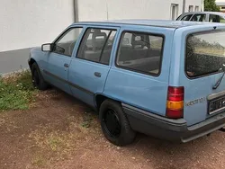 Blau Gebraucht 1986 Opel Kadett Kombi | 1.700 €