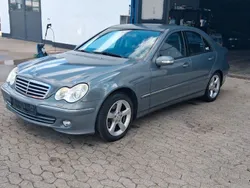 Grau Gebraucht 2004 Mercedes C200 Limousine | 2.890 € (Fairer Preis)