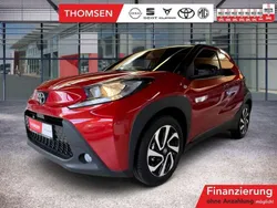 Chili red 3u4/ black mica 209 Neu 2025 Toyota Aygo Team Kleinwagen | 18.985 €