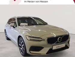 Bright silbermetallic Gebraucht 2020 Volvo V60 Momentum Kombi | 25.290 € (Fairer Preis)