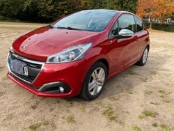 Rot Gebraucht 2016 Peugeot 208 Style Kleinwagen | 7.550 € (Fairer Preis)