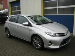 Silber Gebraucht 2013 Toyota Auris Hybrid Edition Limousine | 13.790 € (Teuer)