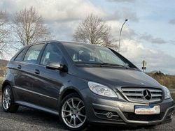 Grau Gebraucht 2009 Mercedes 200 Avantgarde Limousine | 4.999 € (Guter Preis)