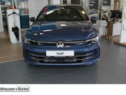 Blau Neu 2024 VW Golf VIII Edition Limousine | 40.470 € (Etwas zu teuer)