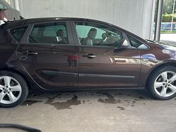 Braun Gebraucht 2012 Opel Astra Limousine | 3.900 € (Fairer Preis)