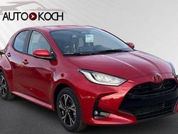 Rot Neu 2025 Toyota Yaris Hybrid Limousine | 25.990 € (Fairer Preis)