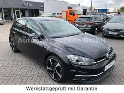 Schwarz Gebraucht 2017 VW Golf VII Comfortline Limousine | 13.890 € (Teuer)
