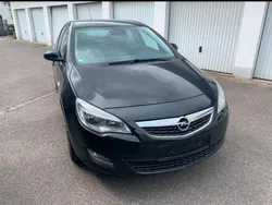 Schwarz Gebraucht 2012 Opel Astra Limousine | 7.400 € (Etwas zu teuer)
