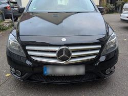 Schwarz Gebraucht 2012 Mercedes B180 Van / Kleinbus | 9.670 € (Fairer Preis)