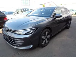 Grau Gebraucht 2024 VW Passat Business Kombi | 33.999 € (Teuer)