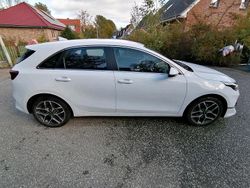 Weiß Gebraucht 2022 Kia Ceed Spirit Limousine | 11.900 €