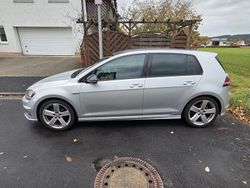 Silber Gebraucht 2016 VW Golf VII Highline Limousine | 14.700 € (Fairer Preis)