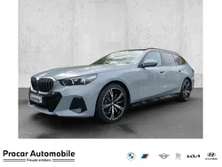 Grau Gebraucht 2024 BMW 520 M Sport Kombi | 54.670 € (Superpreis)