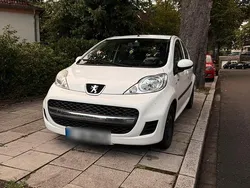 Weiß Gebraucht 2010 Peugeot 107 Kleinwagen | 2.750 € (Fairer Preis)
