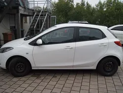 Weiß Gebraucht 2009 Mazda 2 Independence Kleinwagen | 3.000 € (Fairer Preis)