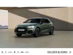 Distriktgrün metallic mythossc Neu 2025 Audi A1 Kleinwagen | 34.880 € (Etwas zu teuer)