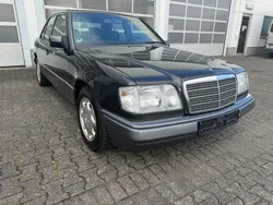 Grau Gebraucht 1995 Mercedes E220 Limousine | 10.480 €