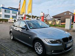 Grau Gebraucht 2010 BMW 318 Limousine | 8.200 € (Etwas zu teuer)