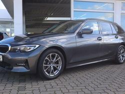 Mineralgrau Gebraucht 2022 BMW 320 Sport Line Kombi | 29.890 € (Etwas zu teuer)