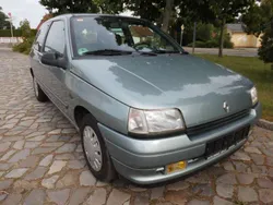 Grün Gebraucht 1990 Renault Clio Kleinwagen | 1.000 €