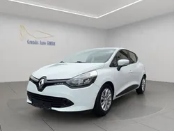 Weiß Gebraucht 2014 Renault Clio IV Expression Limousine | 5.555 € (Fairer Preis)