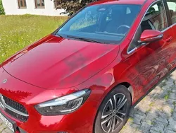 Rot Gebraucht 2023 Mercedes B180 Advanced Van / Kleinbus | 27.499 € (Superpreis)