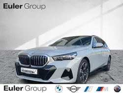 Grau Gebraucht 2024 BMW 520 M Sport Kombi | 54.889 € (Superpreis)